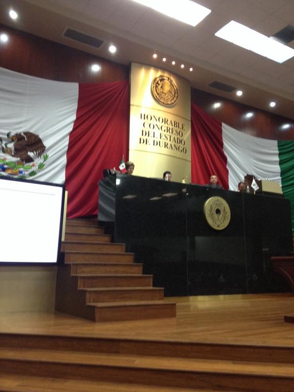 juancuit's tweet photo. En la sesión de clausura del 1er año de esta sexagésima sexta legislatura. @C_ContrerasG Sigamos con el trabajo! http://t.co/BSklfZU0BT