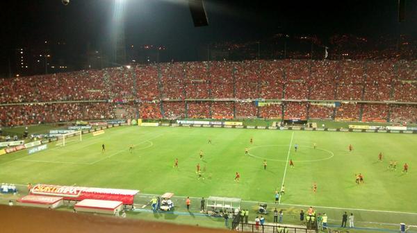 DIM_Oficial's tweet photo. Espectacular marco en el #Atanasio. No es una final, es un partido normal. Gracias a #Lahinchadamáslindadelmundo http://t.co/8CeBr6nBfQ