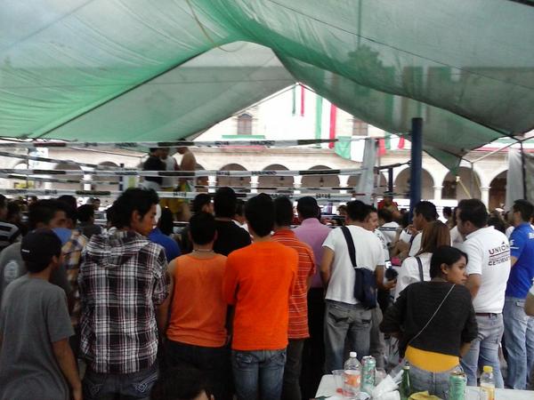 SubSecret_AEPRI's tweet photo. Ya en la recta final de nuestra #ExpoJuventud y el animo y buen ambiente continua @neto_amador @CDE_PRI_Durango http://t.co/TyEjQ51ofV
