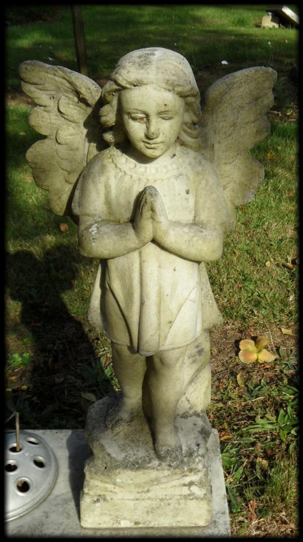 BabyJaneHudson_'s tweet photo. Angels! #Angels #GraveyardArt #CemeteryArt http://t.co/nKKAcD9LYa