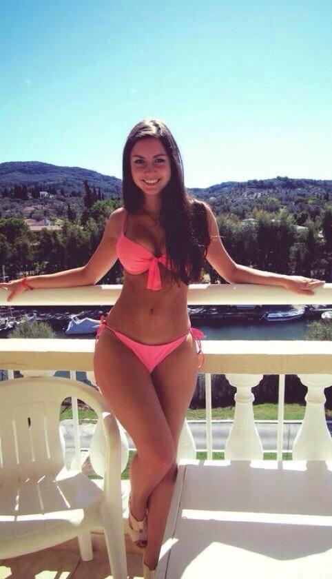 iLikeGirlsDaily's tweet image. RT if you need a vacation 😍