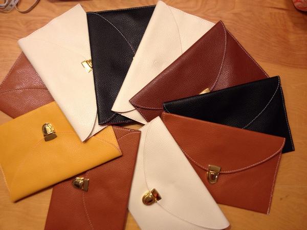 OhMyThreadsBT's tweet image. The perfect monogrammed clutches for fall!! etsy.com/shop/OhMyThrea…