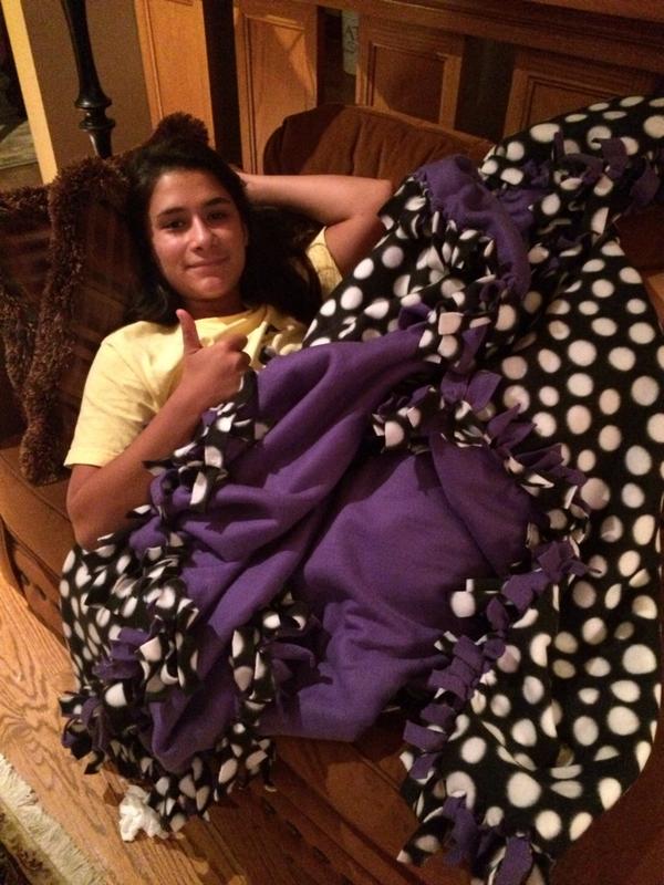 victoria_leezoe's tweet photo. I can't smile yet but momma made me a blanket today ππ love her so much #dance614 http://t.co/wdH8z0kyBI