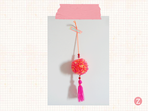 MoodieZMagazine's tweet photo. De hanger is leuk aan je kast, deur of tas. Op MoodieZ.nl lees je hoe je 'm zelf maakt! #diy http://t.co/qSqPrLai9G http://t.co/55Cu09HYsT