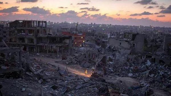 iFalasteen's tweet photo. A walk in Gaza... This is the Sunset on the wounded Gaza Strip...

#PrayForGaza #FreePalestine http://t.co/VtqCP3pQxP