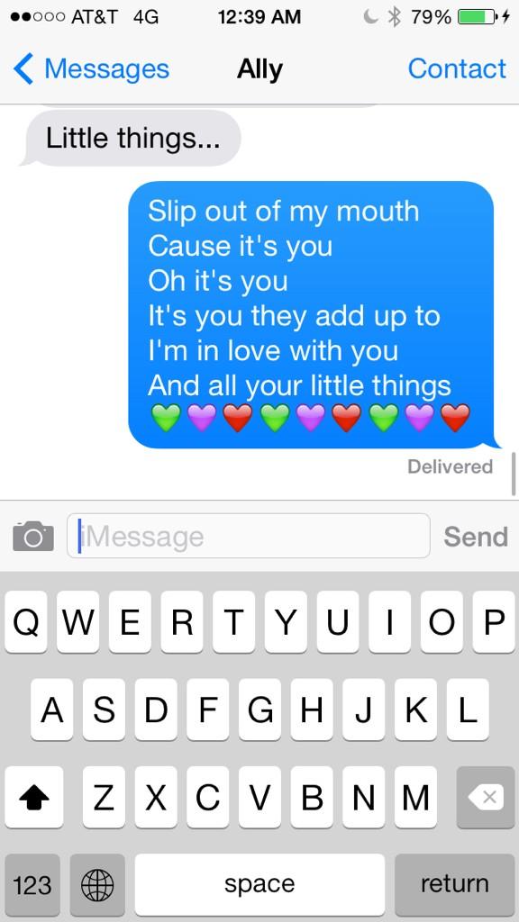 PalmerKaitlynnn's tweet photo. Our wonderful midnight conversations @volleybally21 @onedirection #onedirectionalldayeveryday #litlethings ❤️💚💜🎤🎤🎤😎😎😎 http://t.co/JzJSzwt9Vb