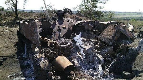 Объект разбитый. Подбитые танки Иловайский котел. Подбитые танки и БТР на Украине.