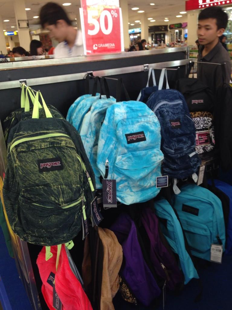 Tas jansport cheap gramedia