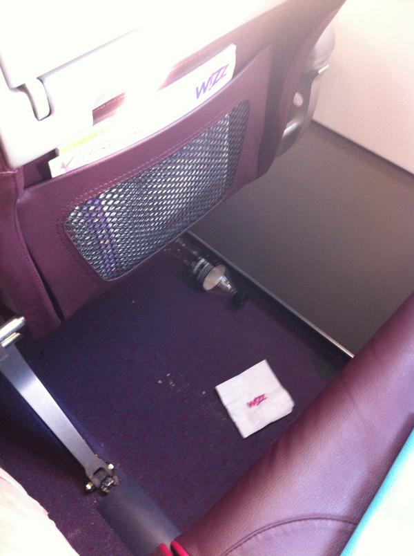 JonnyShaps's tweet photo. @wizzair @ash_moss Again disgraceful on return flight W67901. Air stewardess disinterested and no apology http://t.co/zmZNPdrWAP
