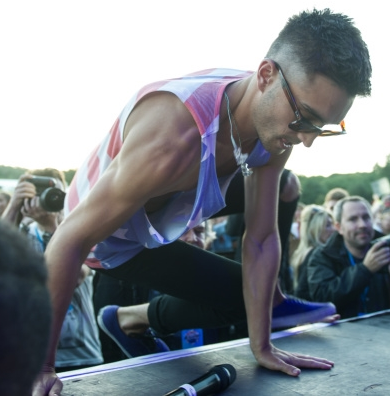 Ab1gail_Frances's tweet photo. Tom at Fusion Fest yesterday http://t.co/lEHN8dsl6u #TWUpdates