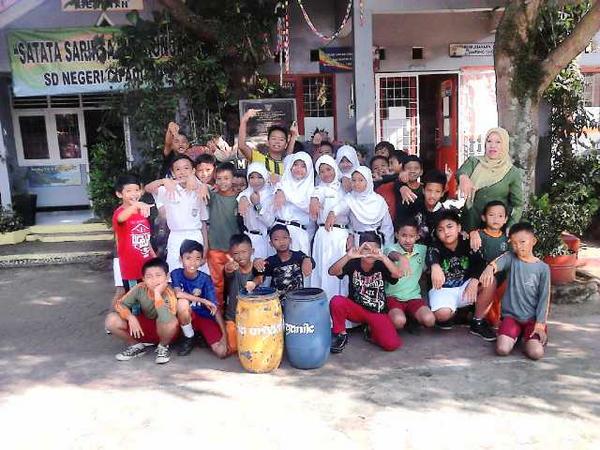 Bapak <a href="/ridwankamil/">Ridwan Kamil</a> #GPSCipadung03 @FinoAlfianu , @afnan_prayoga , @zalfa_c , Sebelum Olahraga =D