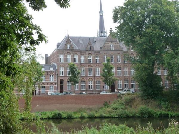 bddenbosch's tweet image. Den Bosch krijgt opleidingscentrum van universiteiten bd.nl/regio/den-bosc…