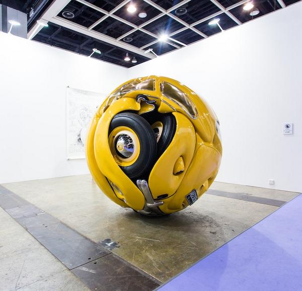 UKVolkswagen's tweet photo. When threatened, this Beetle rolls up into a ball! http://t.co/TJTbtZdWgH