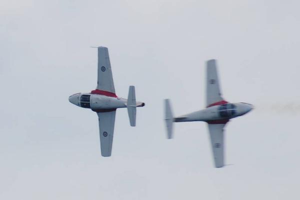CIASToronto's tweet photo. A shot yesterday of a high speed pass by the Snowbirds #SnowBirds @RCAF_ARC #CIAS2014 @LetsGoToTheEX http://t.co/JFU8TELIB7
