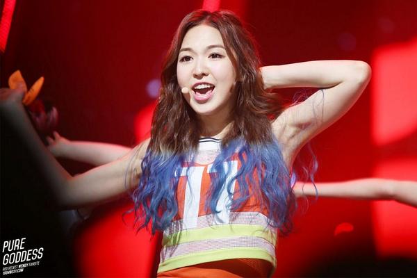 Wendy_IRP's tweet photo. "19940221com: #RedVelvet #Wendy 140901 index update - http://t.co/LwgLMilrUU 웬디오빠 멋있다 ㅎㅎㅎ http://t.co/SYiVnrptno"