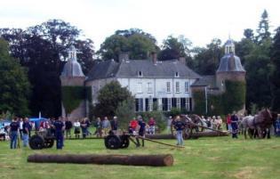 UrticaVorden's tweet photo. Druk met voorbereidingen voor zondag: Hackfortfestival, georganiseerd door @Natuurmonument, https://t.co/TcxST59QiG http://t.co/LteQsMM7xs
