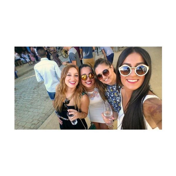 MariaGamezN's tweet photo. Adios a una semana de mucha calor, rebujito y buena compañia. 🍻👭👏 http://t.co/oAGPvzWSx7