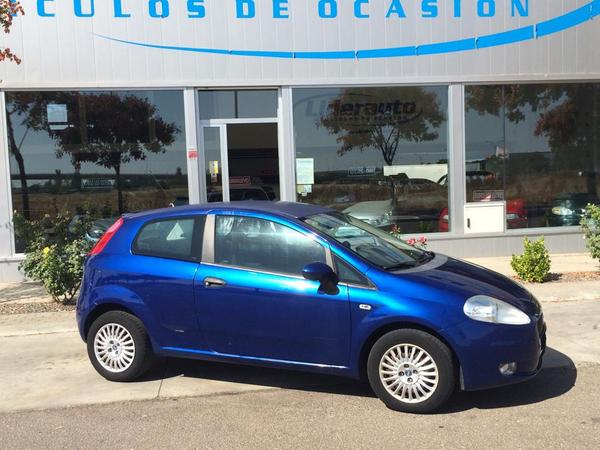 Liderauto1's tweet photo. Fiat punto, azul 3ptas año- marzo de 2007 http://t.co/sZa2Chiii5