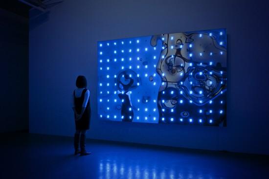 宮島達男[b.1957] 数字の形に点滅するLEDの人。 現代美術の国際展