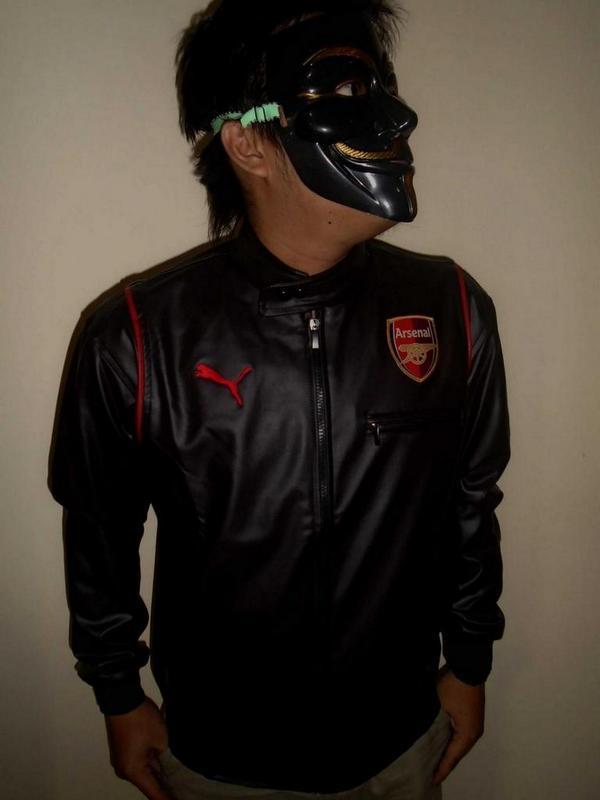 BolashopID's tweet photo. Jaket kulit arsenal. Bahan kulit semi sintesis size m l xl | 200k (belum ongkir) info or order check bio http://t.co/YYgc5xWx9A