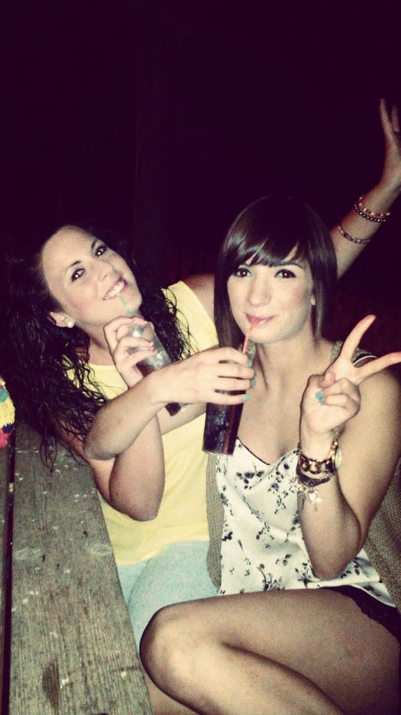 maripaz_05's tweet photo. Cuando tu y yo estamos juntitos, hacemos cosas locas mi bebe EH  EH EH EH... Sabes que eres mortal @Guadag26 http://t.co/D4Cmxwg1Pt