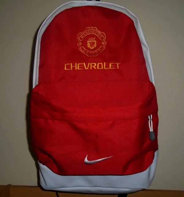 BolashopID's tweet photo. Tas backpack Manchester united chevrolet slot laptop+bonus raincover logo|120k (belum ongkir) info or order check bio http://t.co/wV91YxQJXy