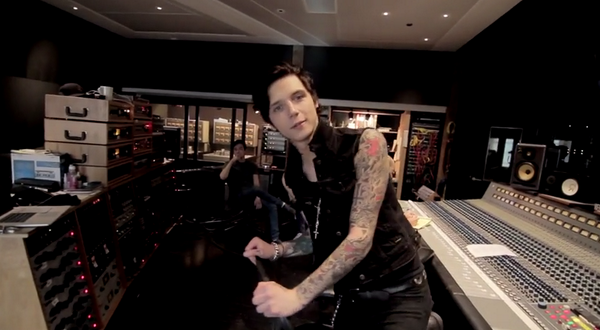 Nataly_Black_'s tweet photo. Black Veil Brides-In The Studio-PART 03 #andybiersack #andybvb #andrewbvb #andrewbeirsack #Andy #BlackVeilBrides #BVB http://t.co/bEHwZi0D8B