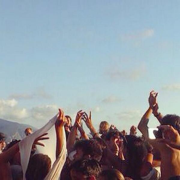 GabySrez's tweet image. last day of august. 
#thend #party #musiconthebeach #byesummer 😔