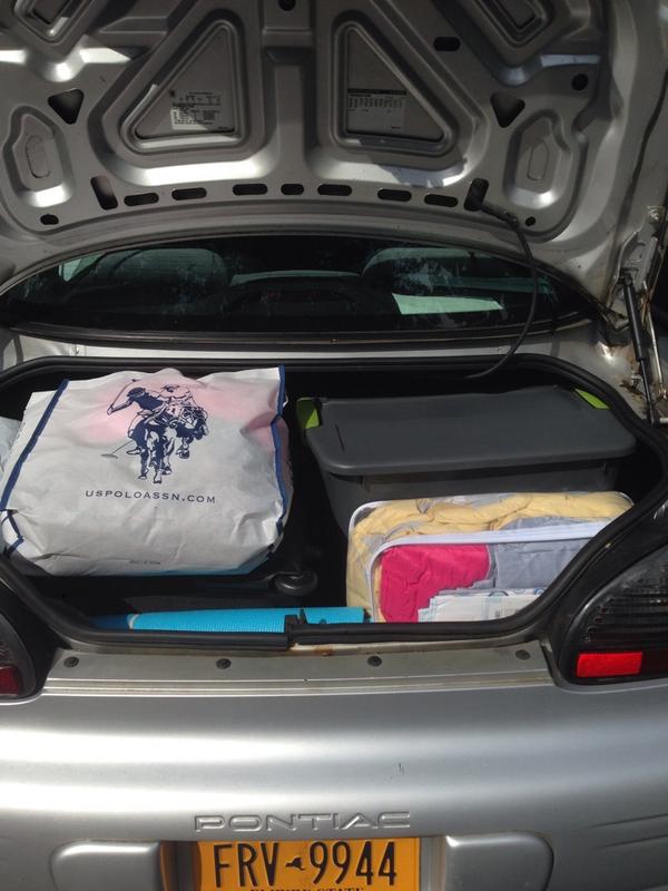 Sgiray's tweet photo. All packed #goingbacktocollegeday #moveinday2014 #college #mycarisgreat http://t.co/MtLff76Q7v