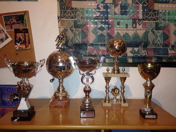 10JLlopis's tweet photo. 5 trofeos en 3 años, jugando con mis AMIGOS! Dos 1os puestos, un 2o puesto y dos 3os puestos. GRANDES TACHUELAS! http://t.co/z587m1bGc8