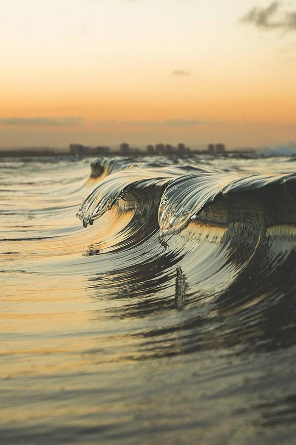 awkwardgoogle's tweet image. This is what it looks like when waves crest.