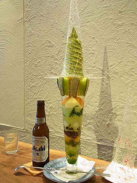 ট ইট র 抹茶ぼっと 和風カフェ さくらcafe 向島 の スカイツリーパフェ ｉｋｉ は抹茶系のパフェ ｍｉｙａｂｉ はベリー系のパフェ スカイツリーの１ １０００スケールに相当する６３ ４ｃｍのパフェだって 食べてみたい T Co Mny2rxe7fl