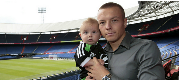 Trots dat ik vandaag mijn nieuwe contract heb mogen tekenen in het bijzijn van Jace. #feyenoord #dekuip #familie