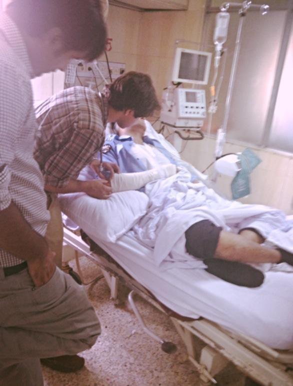 junaidjy's tweet photo. Broken Arm , Head injury. rib injury but stable #AsmatullahJunejo #Asmatullah http://t.co/UQdNBKht8z