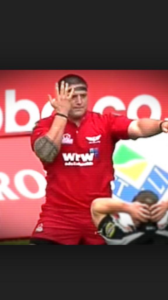 MarkBale15's tweet image. Good luck to this absolute champion of a bloke tomorrow... @rhys_thomas3 #HalfManHalfMachine #StinkPig 💪