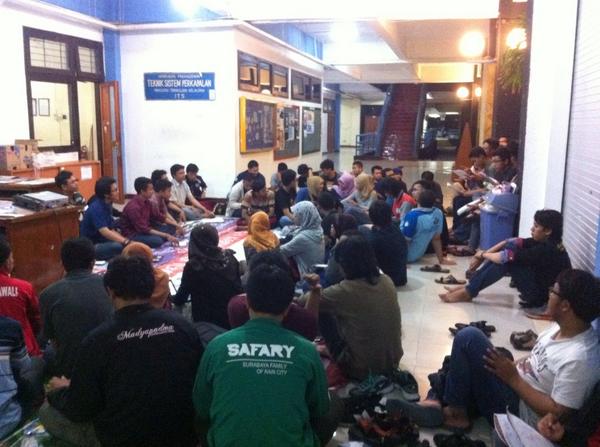MEITS2013's tweet photo. Suasana Hearing pertama Farewell party wisduda #110 tadi malam http://t.co/JDpQsfNiwA