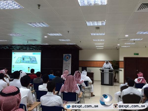 expt_com_sa's tweet photo. بحمد الله انتهى الفريق من تنظيم البرنامج التعريفي للطلاب المستجدين بكلية الجبيل الجامعية #JUC http://t.co/OI2aNUtevV
