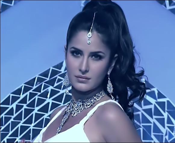 Песня люблю кайфую. Певец кайфы кайфы кайфуем. Ты мой кайф надпись. Ночь дорога машина цитаты. Песня люблю кайфую.