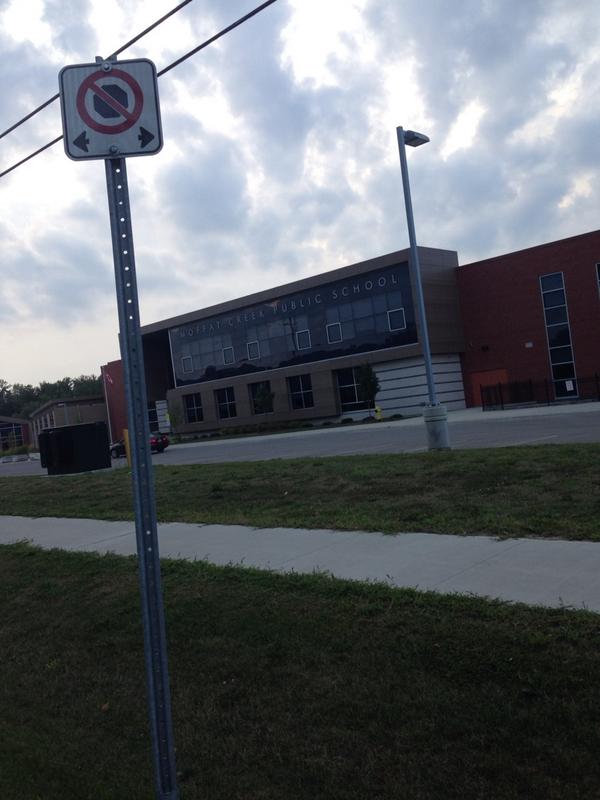 Olga_Tavares's tweet image. New school w/ parking lot no one is allowed in &amp;amp; no street drop offs 👏 @wrdsb @cityofcambridge #cbridge #parkinghell