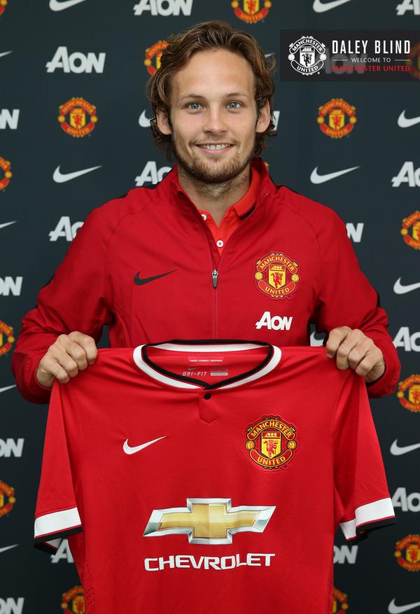 Daley Blind a Manchester United  BweJVYMIMAACber