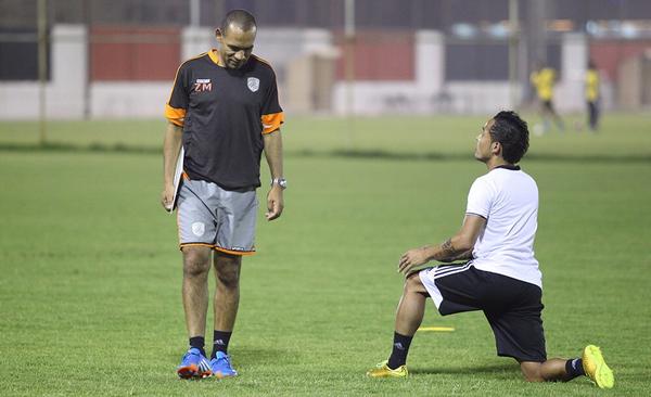 AlShababSaudiFC's tweet photo. صور تدريبات الفريق الأول مساء اليوم الأثنين #الشباب http://t.co/JJMKqfa1IT