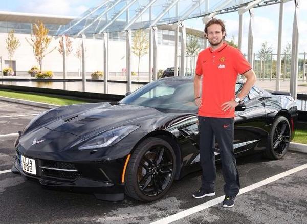 voetbalflitsen's tweet photo. Daley Blind met zijn nieuwe auto! http://t.co/jTtyB00dxY