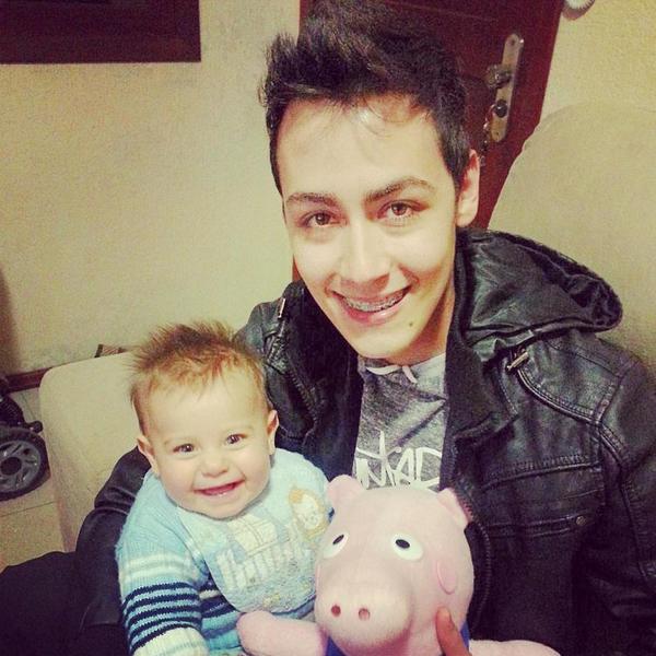 Totters_'s tweet photo. Eu, o Rafa e o Pig!!! Hahaha http://t.co/G977J82hr5