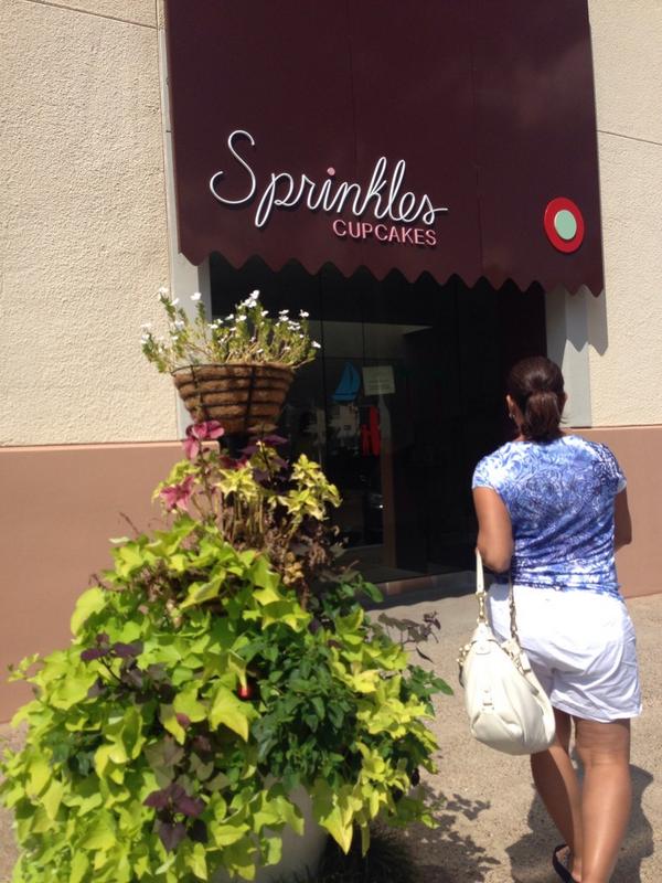 SarahMorales_15's tweet photo. Had to make this stop real quick 😋 #werkmom http://t.co/tVlHe5F7Qf