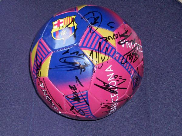 TheFactBible1's tweet photo. #RTToWin #RT #WIN #GIVAWAY #BARCELONA #FOOTBALL BARCELONA 2013/14 SQUAD GENUINE SIGNED FOOTBALL BALL http://t.co/l5i3uRgqRZ