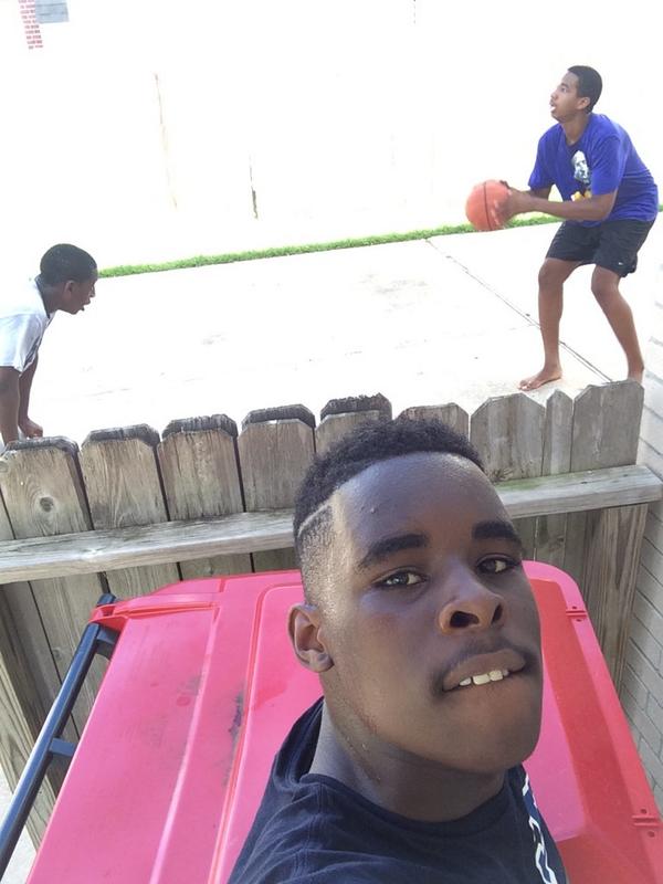 khirydagoat's tweet photo. #BackYardHoops http://t.co/ZVKvzcocuU