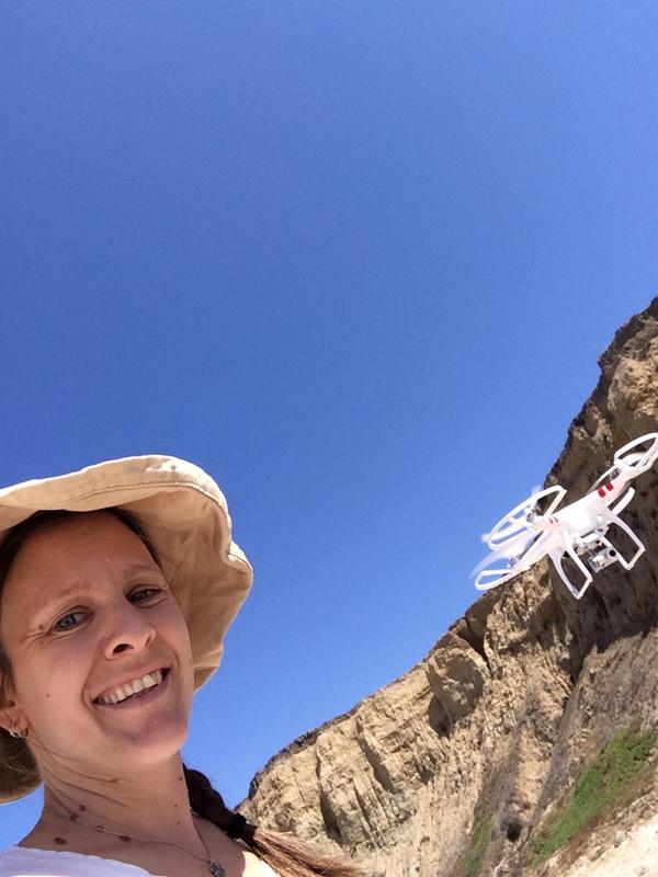 realkatbat's tweet photo. Photo bombing big brother #yaydrones http://t.co/1G5FfJJgIx