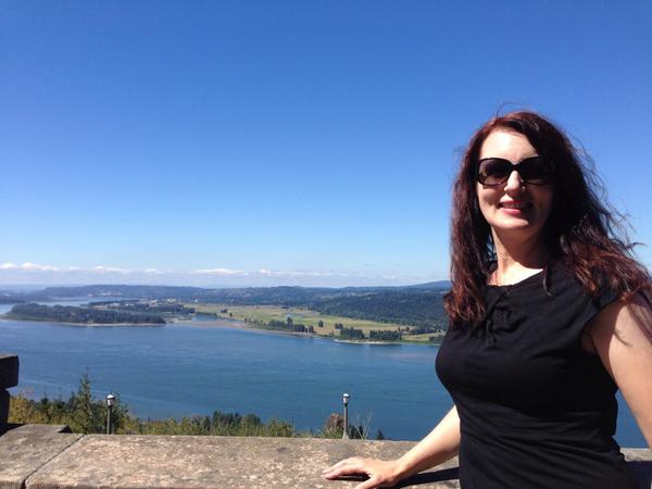 jhorwat's tweet photo. Vista Point at the Columbia river gorge. Enjoying the weather and no sales tax! http://t.co/7PWhfIGOZi