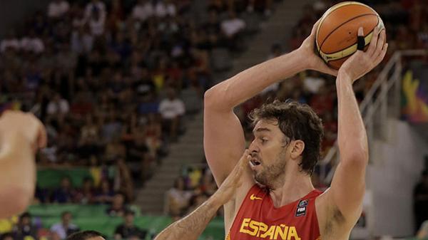 ACBCOM's tweet photo. Se llama @PauGasol, tiene 34 años, lleva 24 puntos y 29 val. en el minuto 25 contra Brasil. España, 40-58 #Spain2014 http://t.co/8VObp3pEVx