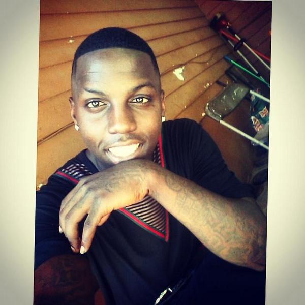 Hustle_Bandz's tweet photo. Happy holidays http://t.co/eOhGbadSXo